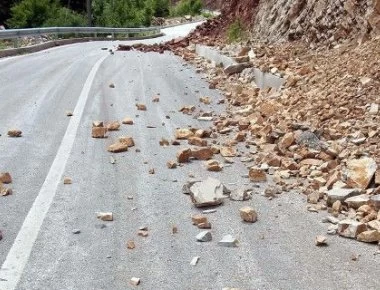 Αιτωλοακαρνανία: Κατολισθήσεις και παγετός - Πού χρειάζονται αντιολισθητικές αλυσίδες